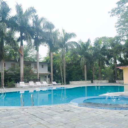 Chitwan Paradise Hotel Sauraha Exterior photo