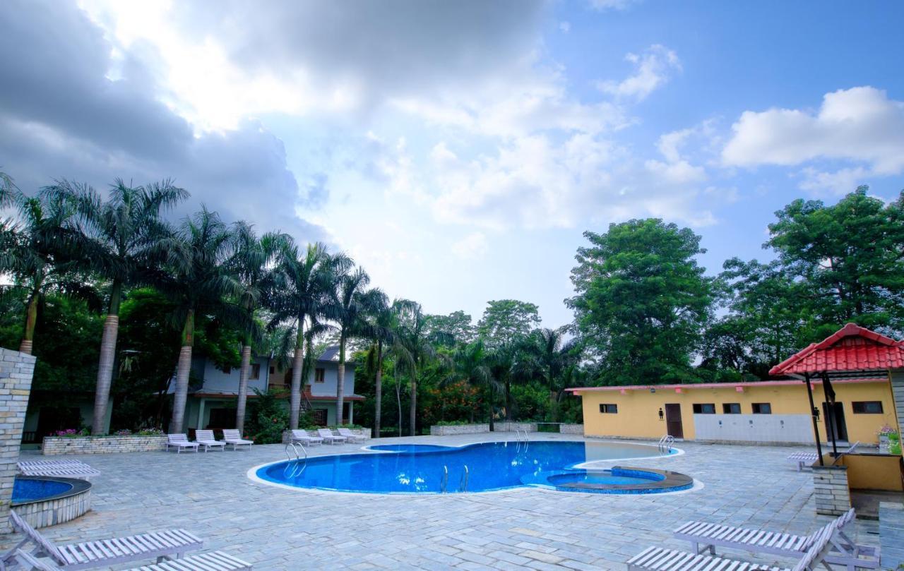 Chitwan Paradise Hotel Sauraha Exterior photo