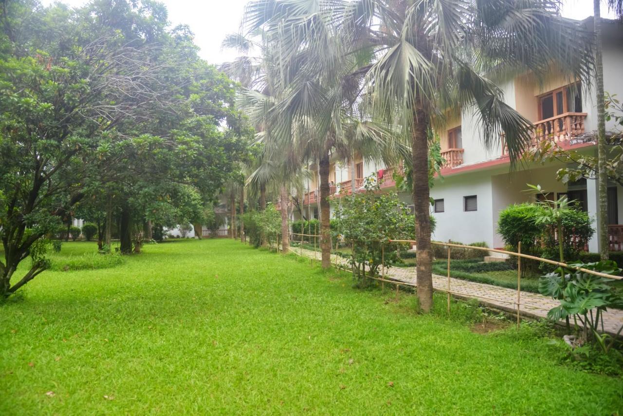 Chitwan Paradise Hotel Sauraha Exterior photo