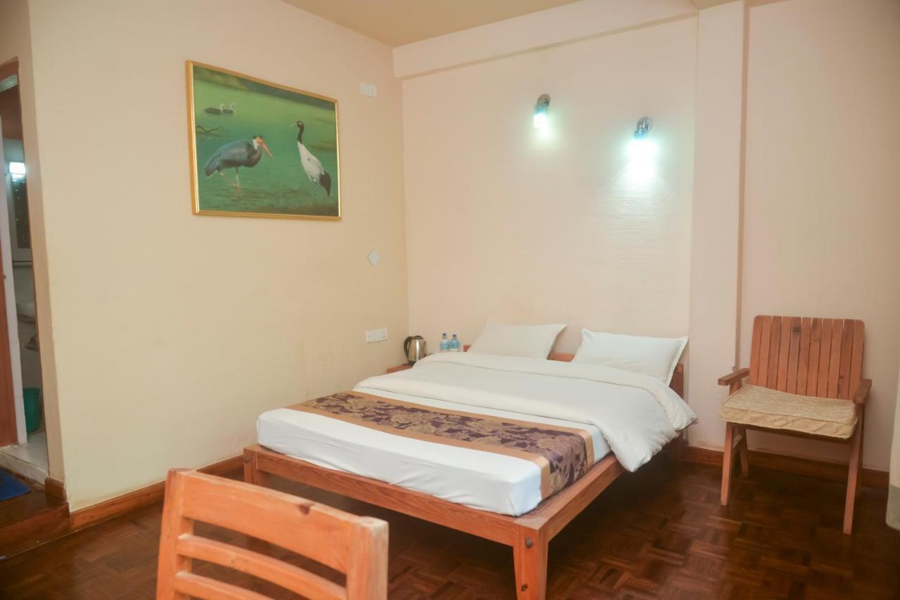 Chitwan Paradise Hotel Sauraha Exterior photo