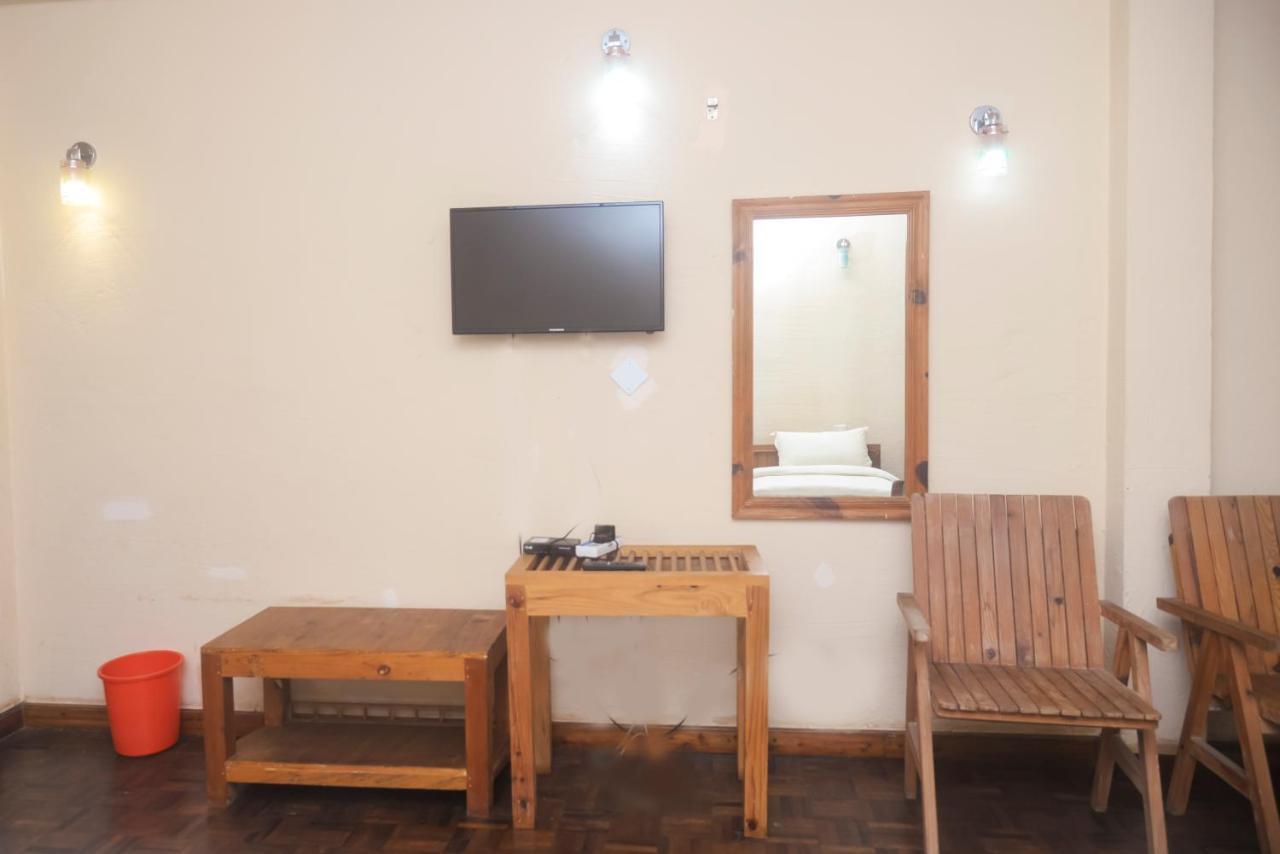 Chitwan Paradise Hotel Sauraha Exterior photo