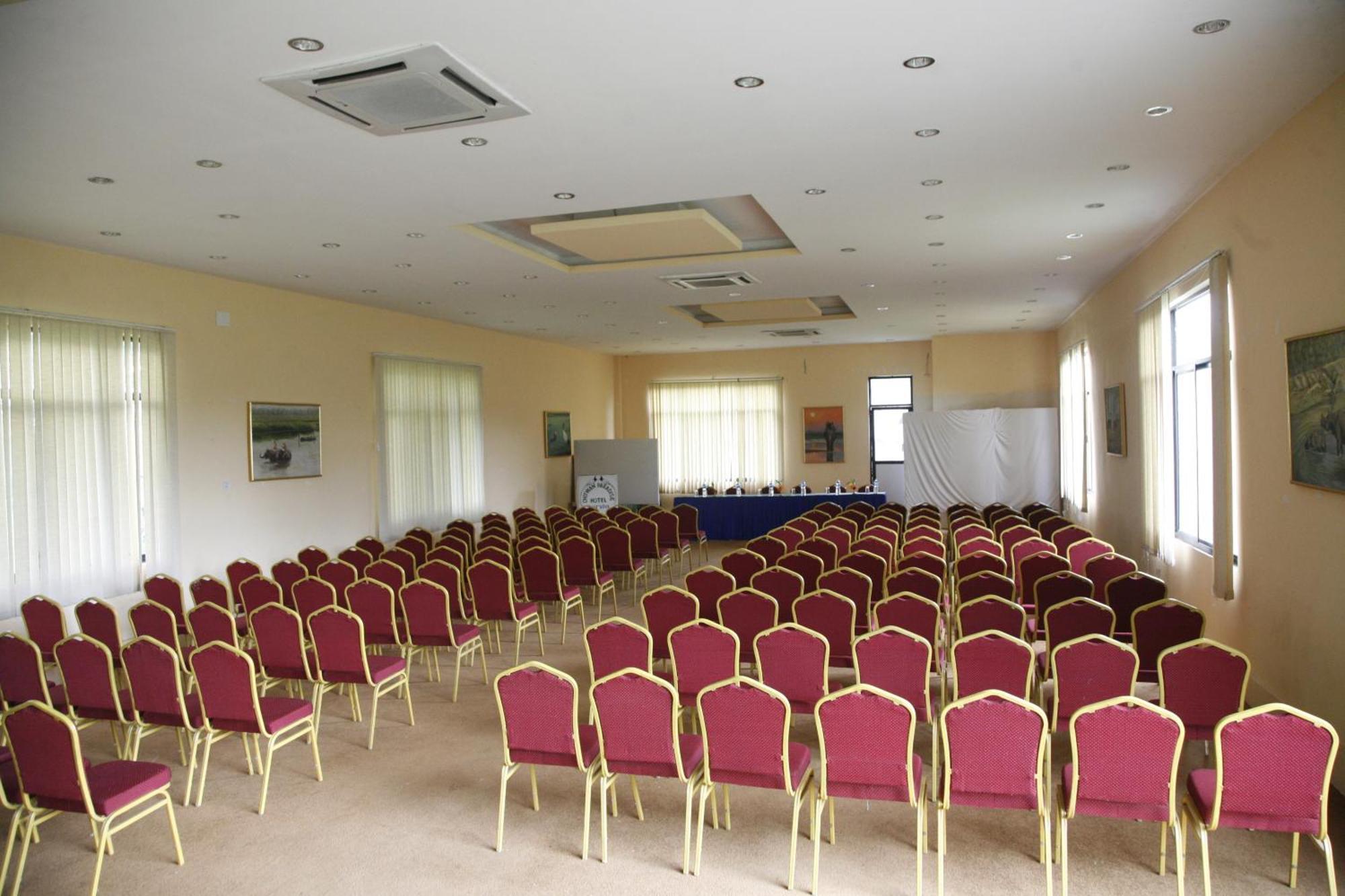 Chitwan Paradise Hotel Sauraha Exterior photo