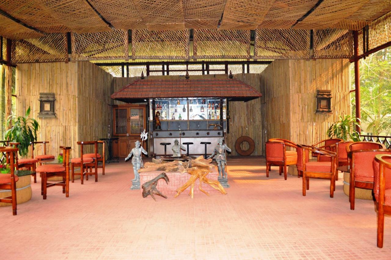 Chitwan Paradise Hotel Sauraha Exterior photo
