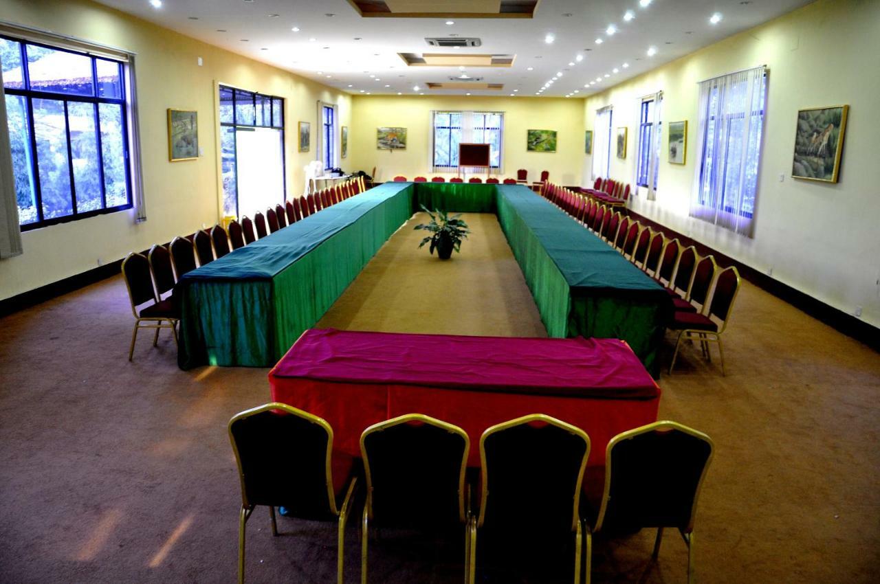 Chitwan Paradise Hotel Sauraha Exterior photo