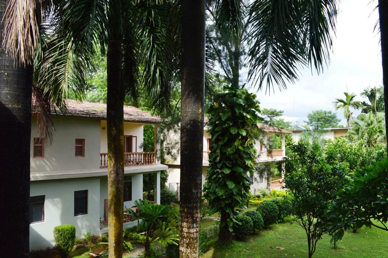Chitwan Paradise Hotel Sauraha Exterior photo