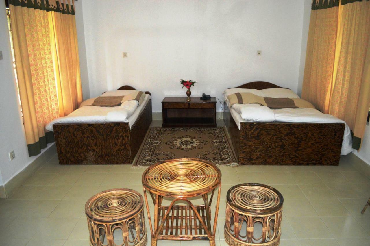 Chitwan Paradise Hotel Sauraha Exterior photo