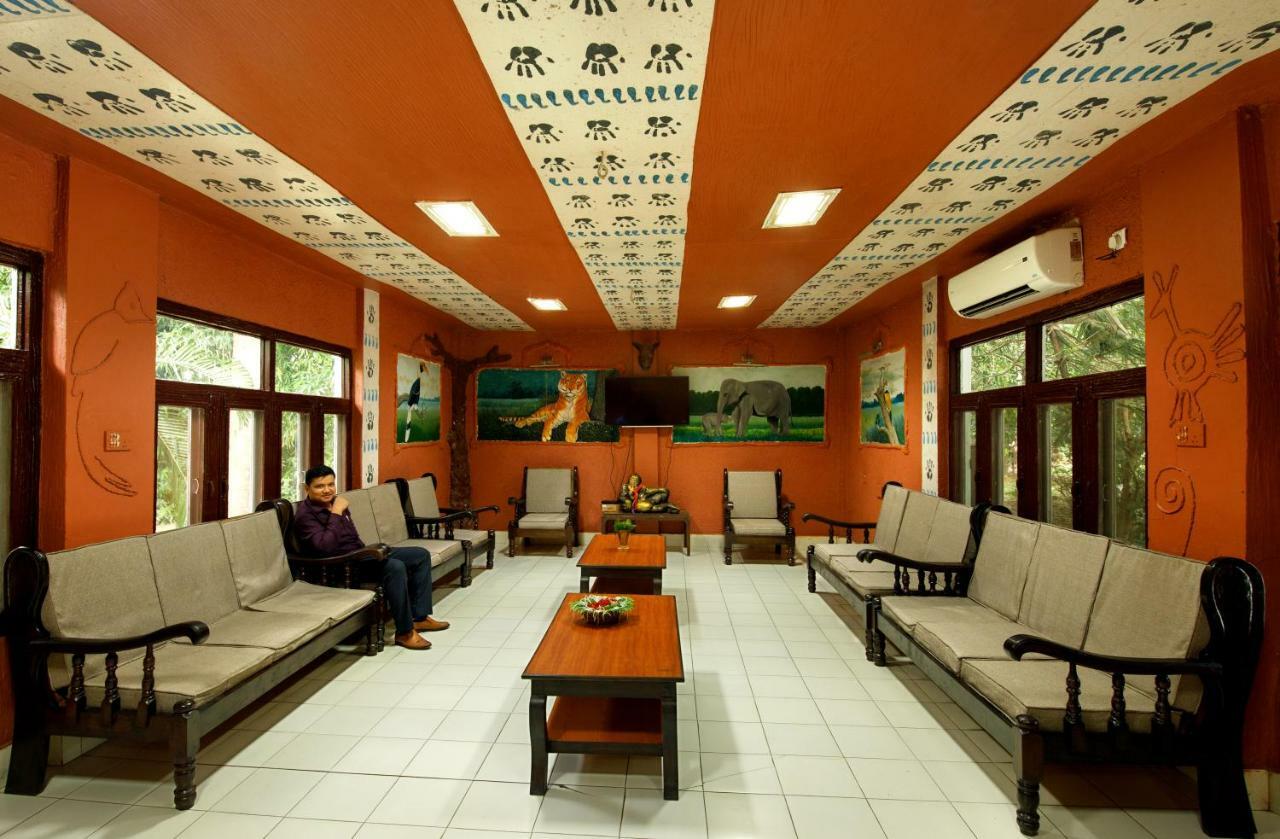 Chitwan Paradise Hotel Sauraha Exterior photo