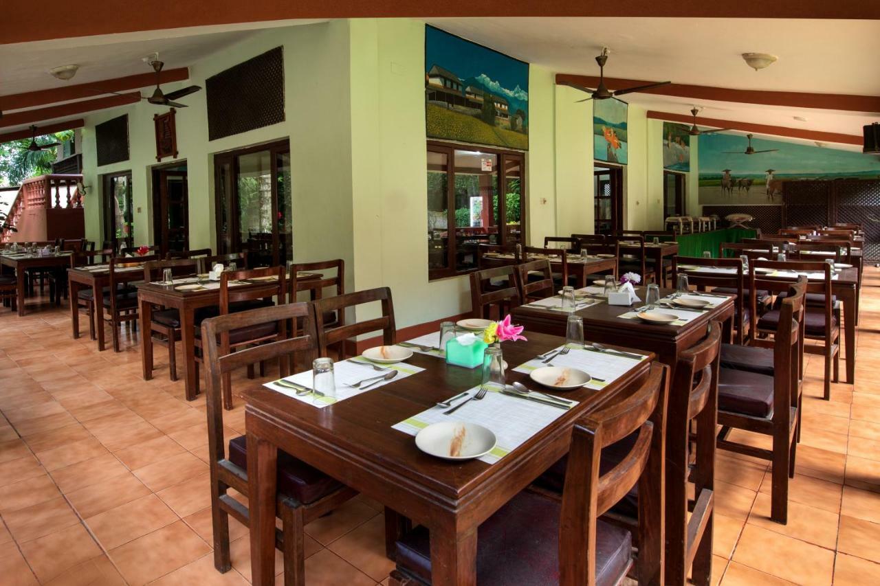 Chitwan Paradise Hotel Sauraha Exterior photo