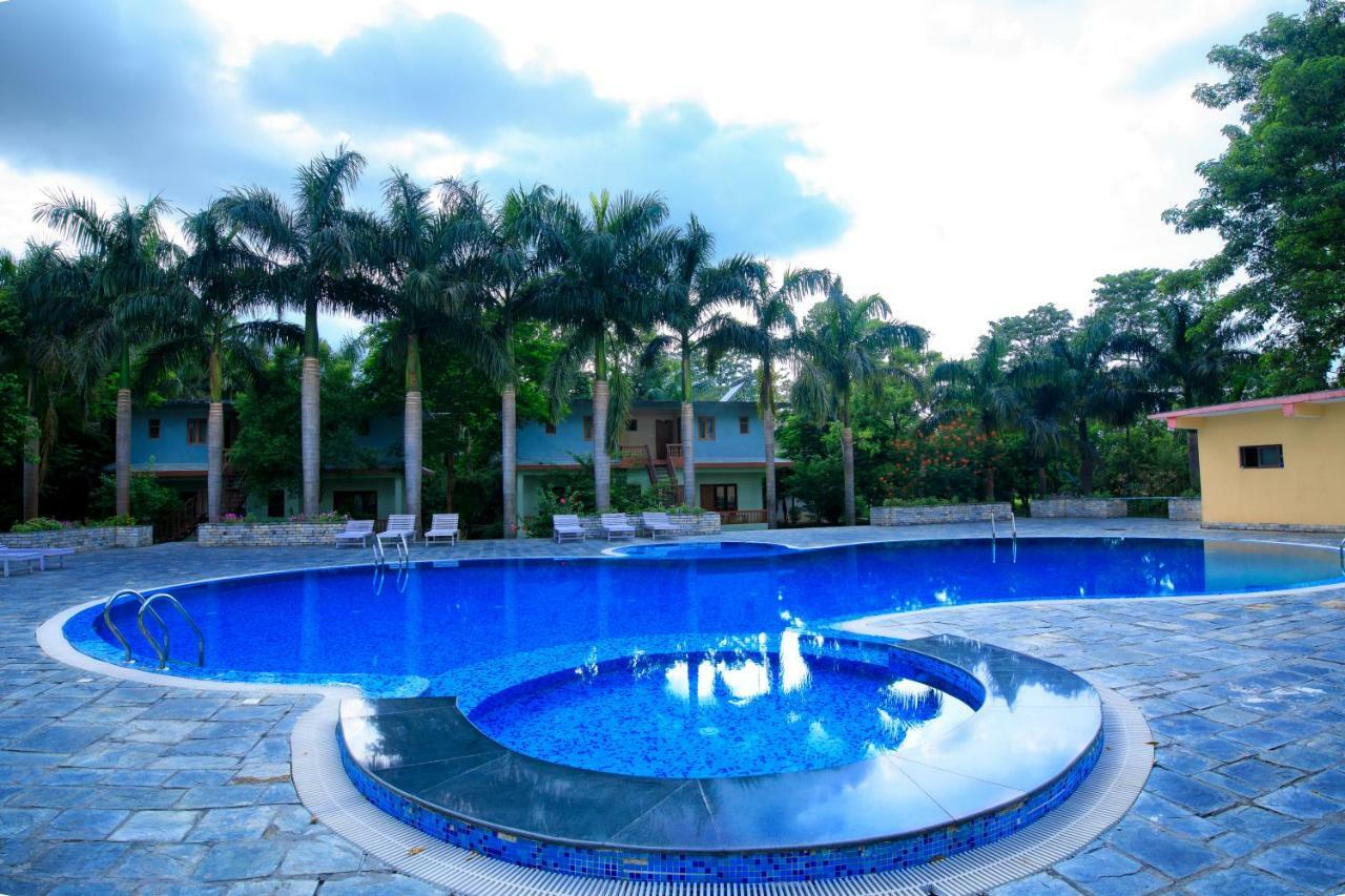 Chitwan Paradise Hotel Sauraha Exterior photo