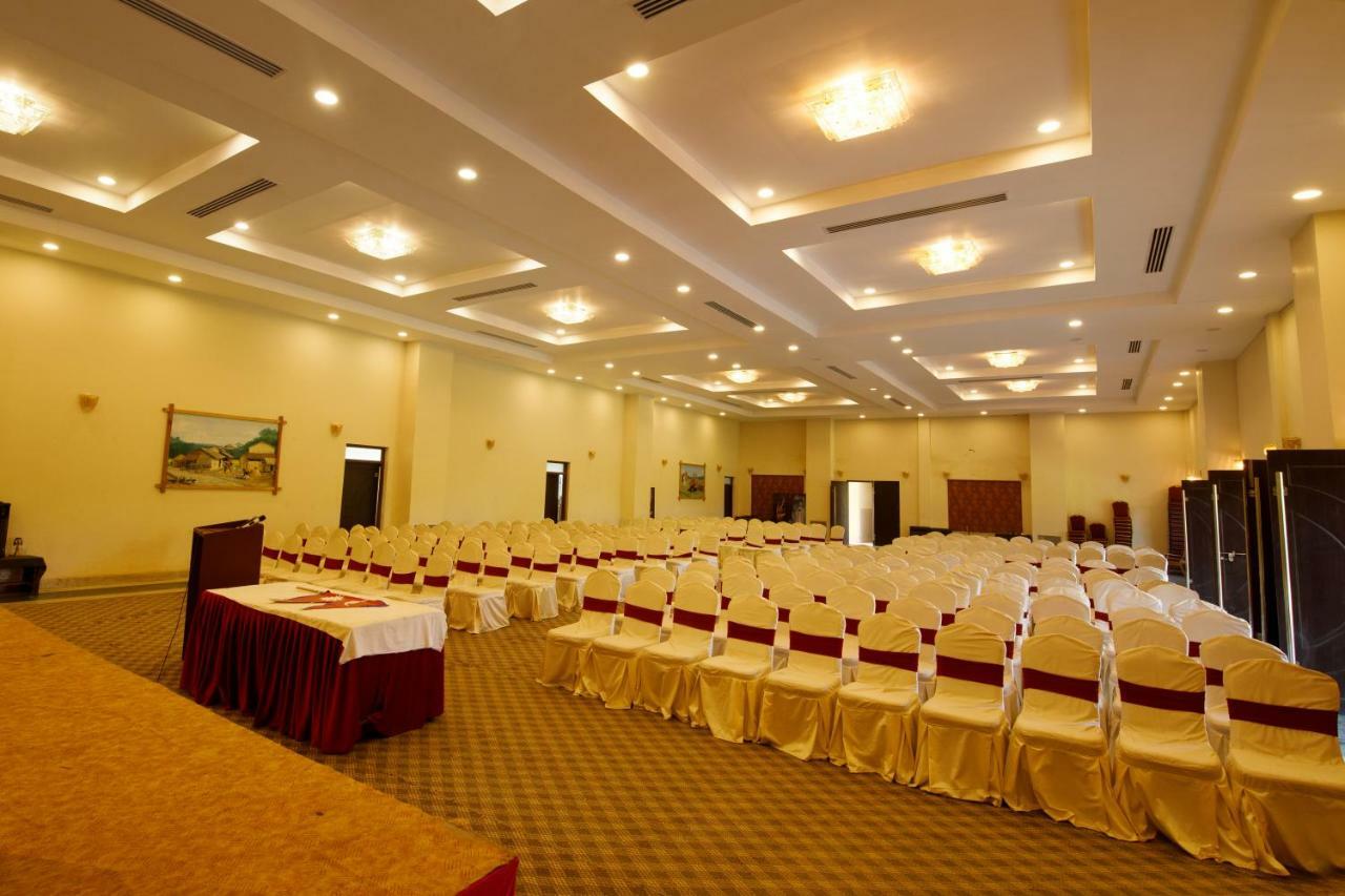 Chitwan Paradise Hotel Sauraha Exterior photo